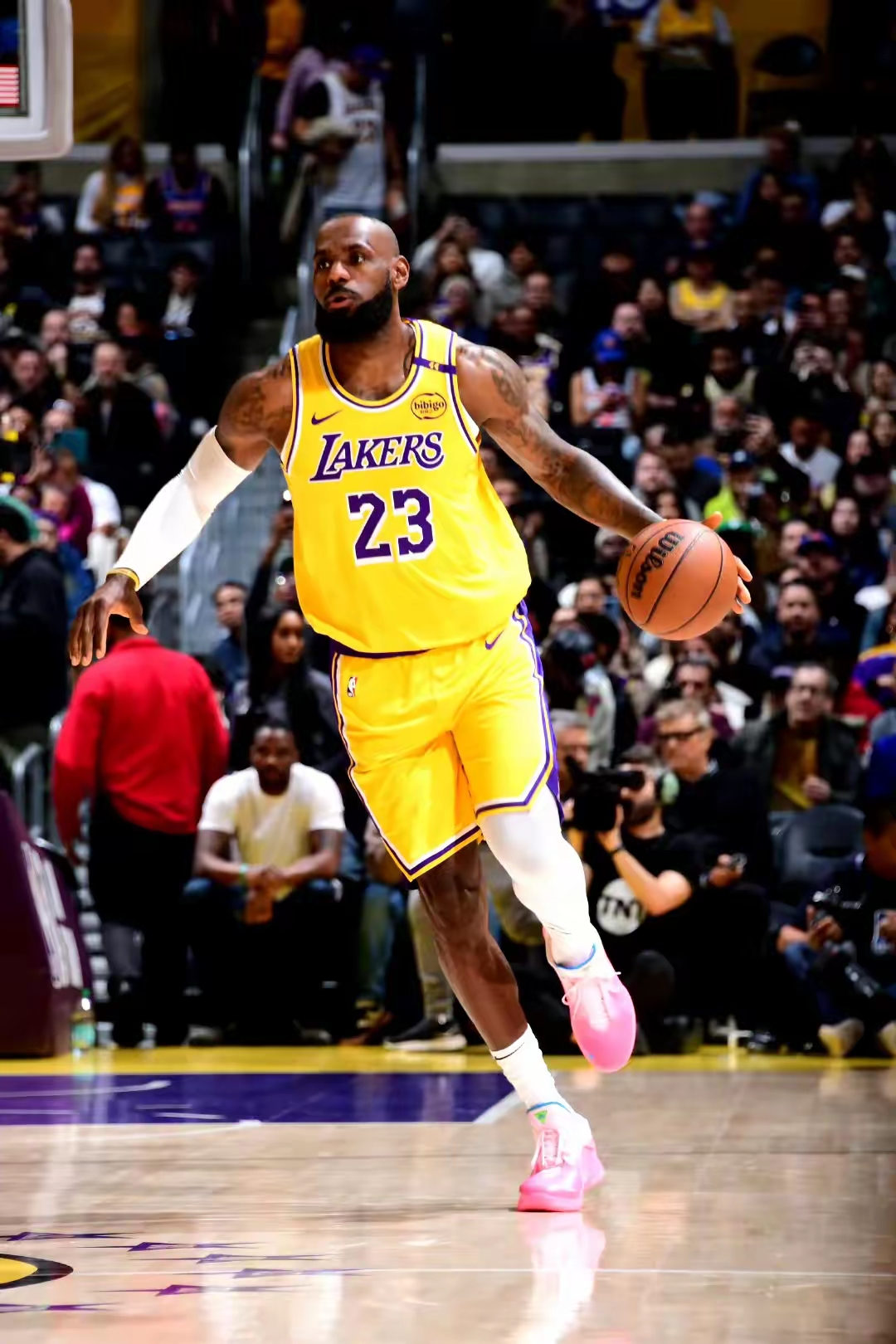 NBA常规赛加时末段走向成谜；纽约尼克斯官宣签约；更衣室稳定；阵容厚度经受考验的简单介绍