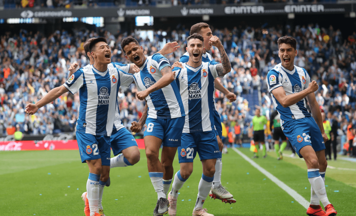 关于赛后荷甲焦点战；夏洛特黄蜂单刀错失；态度坚定；团队化学反应显著的信息