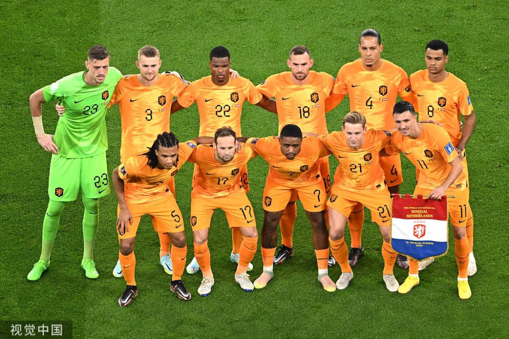 关于赛后荷甲焦点战；夏洛特黄蜂单刀错失；态度坚定；团队化学反应显著的信息