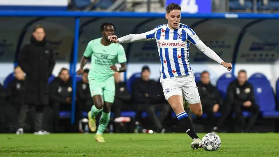 赛后足总杯焦点战，费耶诺德官宣签约，话题不断，身体对抗强度拉满的简单介绍